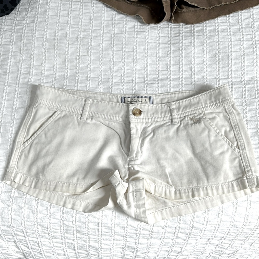Abercrombie & Fitch White Shorts - Size 4